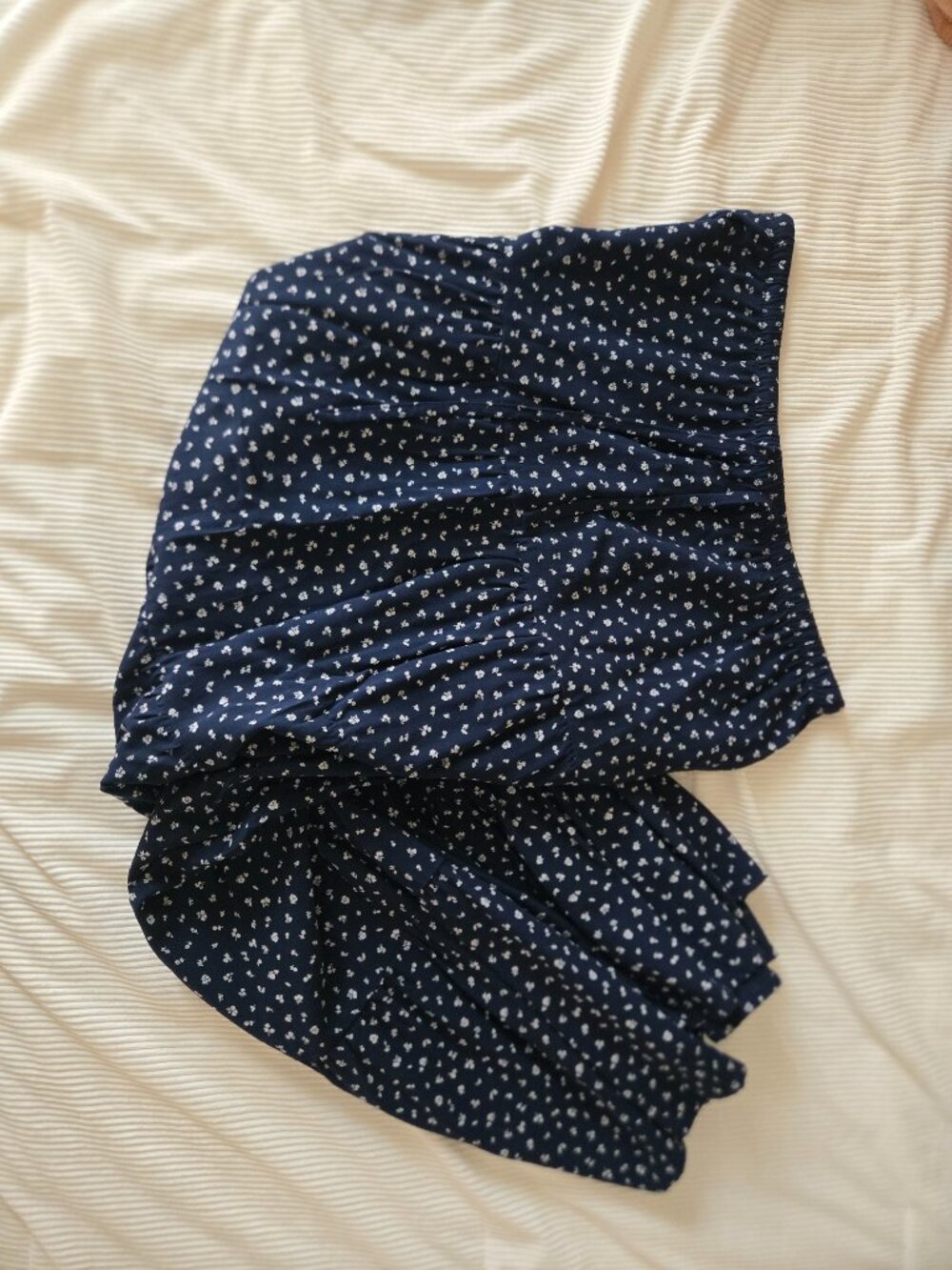 Brandy Melville Blue w/ White Flowers Skirt -- Small